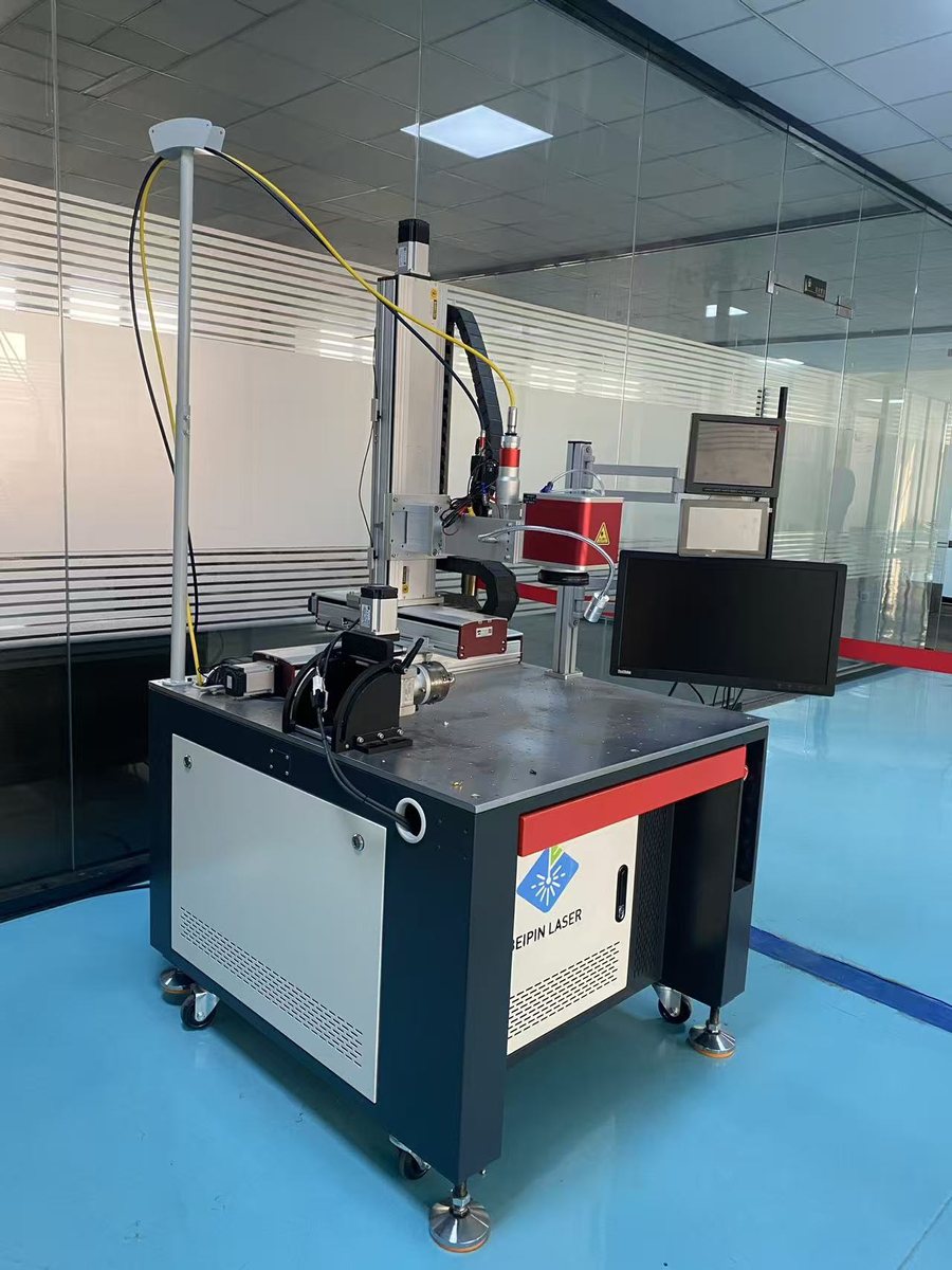 BP-W-P150 QCW laser spot welder with three-jaw rotary chuck and linear-module stage